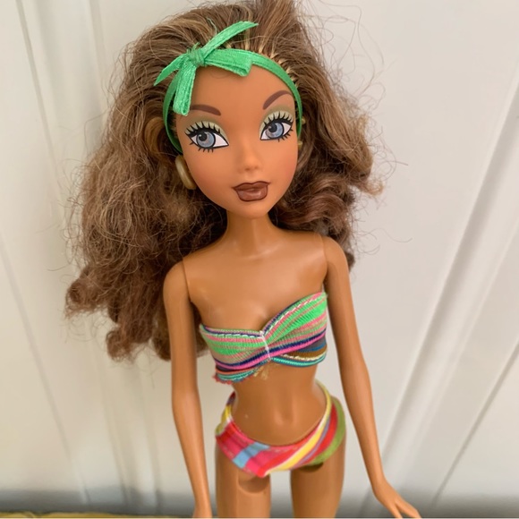 Mattel - My Scene - 2005 Miami Getaway - Madison Doll + Swimsuit - Picture 1 of 6